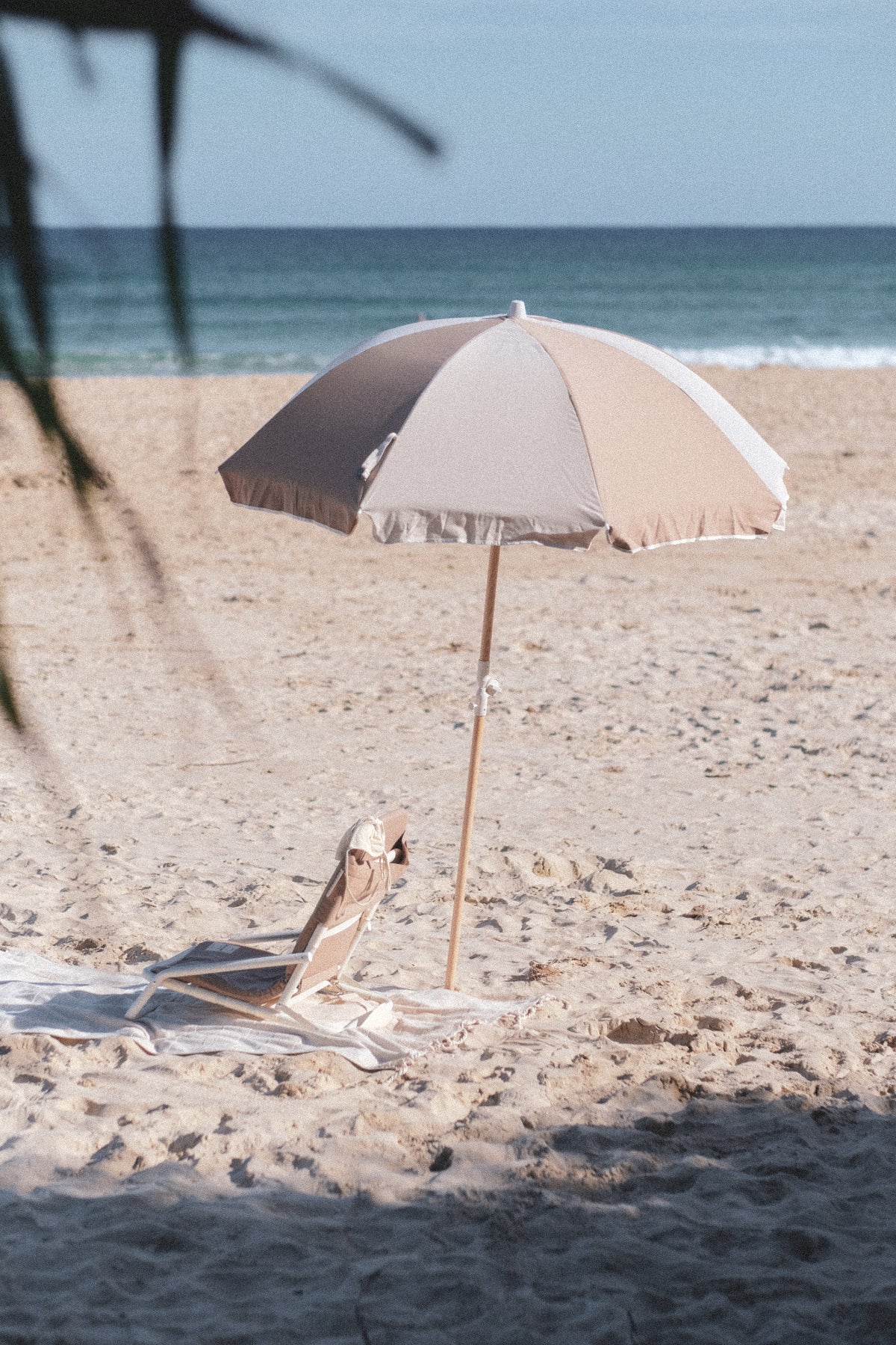 Husk Splice Beach Umbrella and Beach Chair on the sand